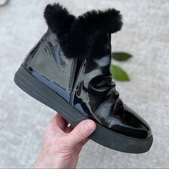 Patent Leather, Faux Fur Lined, Slip-On BOOTIES⭐️ So Cute - Picture 4 of 12